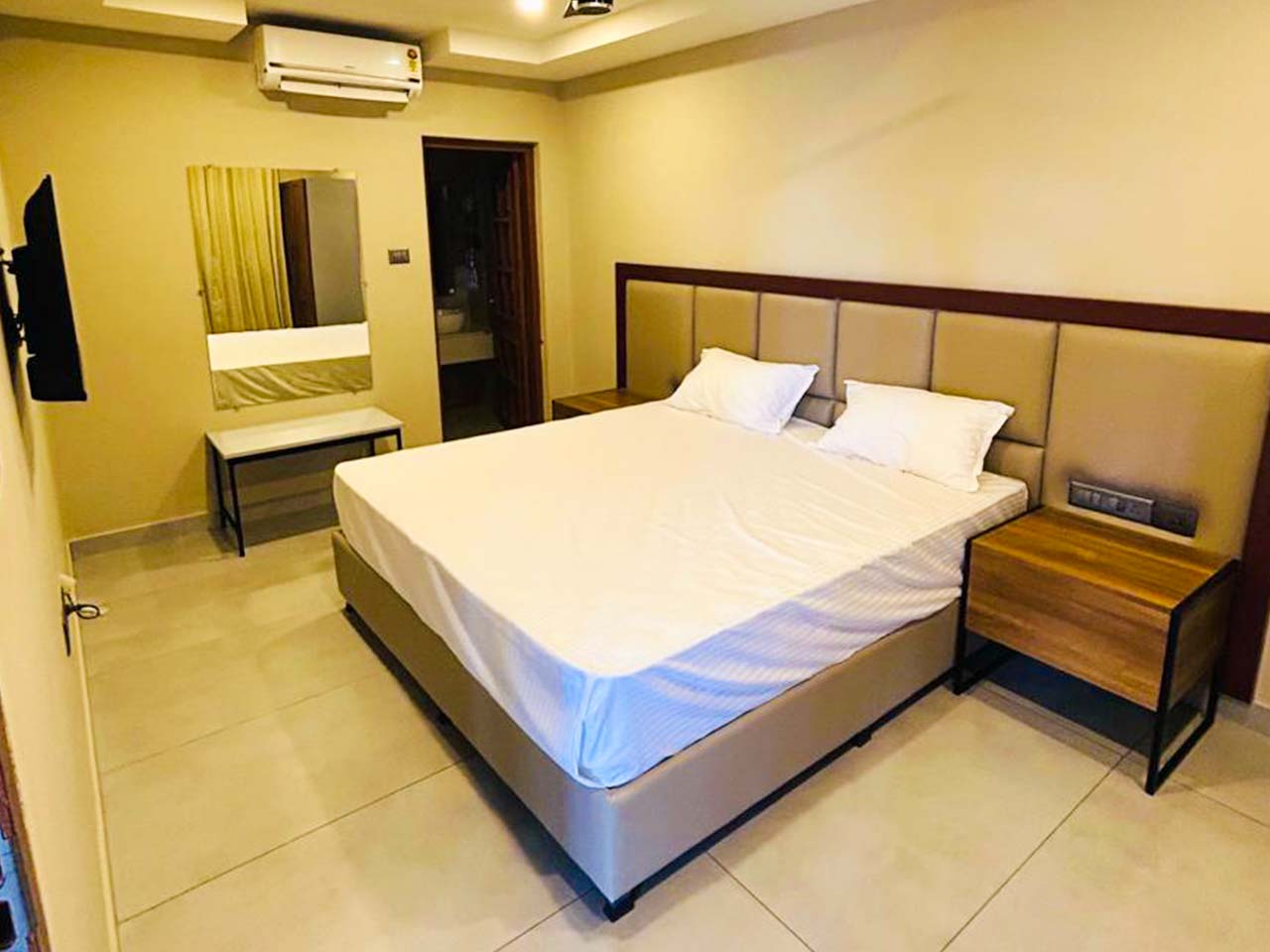 Queen Room